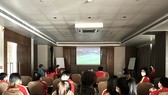 Đội tuyển nữ Việt Nam họp xem băng ghi hình trận Nhật Bản gặp Myanmar vừa qua