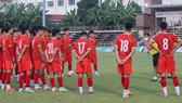 Thiếu lực lượng, HLV Đinh Thế Nam bổ sung gấp 6 cầu thủ từ Việt Nam sang