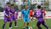 Thầy trò đội U23 Việt Nam thoải mái trên sân tập