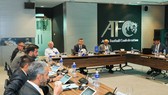 Q.Chủ tịch VFF Trần Quốc Tuấn (giữa) chủ trì cuộc họp Ban thi đấu AFC trên cương vị Trưởng Ban thi đấu AFC