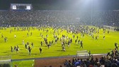 Cảnh hỗn loạn dẫn đến thảm kịch mới đây của bóng đá Indonesia