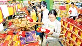 Supermarkets extend opening hours for Tet