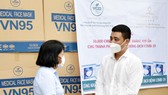 Công ty VCD cùng Khách sạn Luxtery trao tặng 30.000 khẩu trang cho TP Đà Nẵng