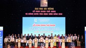 10 thủ khoa của Đại học Đà Nẵng và các trường thành viên được vinh danh