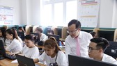 Một số đơn vị trường học triển khai học trực tuyến với những môn học đủ điều kiện