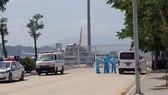 Ngành y tế đang phối hợp với các đơn vị liên quan đón, kiểm tra sức khỏe và cách ly 80 hành khách xuất phát từ Deagu (Hàn Quốc) về sân bay Đà Nẵng