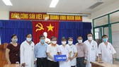 Chương trình trao tặng 10.000.000 đồng cho điểm cách ly tại trung tâm y tế quận Ngũ Hành Sơn