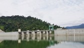 Để đảm bảo tính kịp thời trong việc cấp nước sinh hoạt, Chủ tịch UBND thành phố Đà Nẵng yêu cầu chủ các hồ chứa thủy điện thực hiện vận hành xả nước về hạ du sông Vu Gia theo lệnh điều hành của người đại diện là ông Tô Văn Hùng, Giám đốc Sở TNMT TP Đà Nẵn