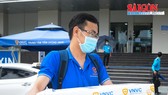 100 liều vaccine được chuyển từ Hệ thống Tiêm chủng VNVC Đà Nẵng đến Trung tâm Kiểm soát bệnh tật TP Đà Nẵng