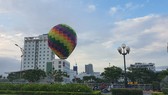 Khinh khí cầu chạy thử nghiệm trong tháng 2-2022 tại đường Trần Hưng Đạo (quận Sơn Trà, TP Đà Nẵng)