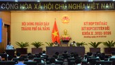 Ông Lê Quang Nam, Phó chủ tịch UBND TP Đà Nẵng đọc tờ trình tại kỳ họp