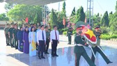 Đoàn đại biểu Quảng Nam và Đà Nẵng dâng hoa tri ân tại Nghĩa trang liệt sĩ TP Đà Nẵng