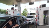 Ngày đầu thu phí không dừng trên đường cao tốc Đà Nẵng - Quảng Ngãi: Lỗi hệ thống, ùn tắc cục bộ