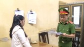 Cơ quan CSĐT Công an TP Đà Nẵng đọc lệnh bắt giữ Trần Thị Hoàng Anh