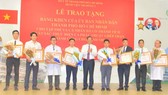 Chủ tịch UBND TPHCM Phan Văn Mãi tặng bằng khen Bệnh viện Nhi đồng 2