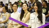 Dàn "hot-girl" Nam Em, Diệu Linh nhiệt tình cổ vũ HCMC Wings trên khán đài.