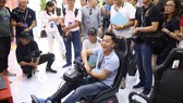 Người dân TPHCM hào hứng đua thử F1 tại Vietnam Motor Show