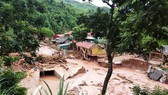 Lũ quét tràn vào huyện Nậm Pồ (Điện Biên) ngày 17-8, cuốn trôi nhiều nhà cửa, lớp học. Ảnh: NGỌC HÀ