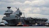Tàu sân bay HMS Queen Elizabeth của Anh. Ảnh: Reuters