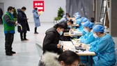 Đăng ký tiêm chủng tại một trung tâm tiêm chủng ở Bắc Kinh