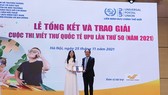 Em Đào Anh Thư đã đoạt giải Nhất quốc gia cuộc thi Viết thứ UPU lần thứ 50. Ảnh: Bưu điện Việt Nam