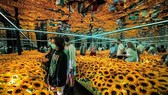 Khám phá ảo ảnh ánh sáng trong không gian bức Sunflower