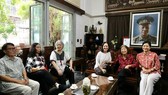 Các con, cháu trong gia đình Đại tướng Mai Chí Thọ. Ảnh: DŨNG PHƯƠNG