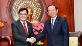 Bí thư Thành ủy TPHCM Nguyễn Văn Nên tiếp Phó Thủ tướng Singapore Vương Thụy Kiệt. Ảnh: VIỆT DŨNG