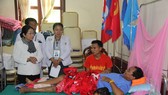 Đoàn lãnh đạo cấp cao TPHCM thăm các địa phương của Lào bị ảnh hưởng trong sự cố vỡ đập thủy điện