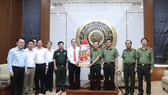 Đoàn lãnh đạo TPHCM thăm, chúc tết Công an TPHCM và Quân khu 7