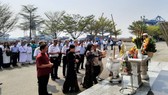 Dâng hương tưởng niệm 64 anh hùng liệt sĩ hy sinh tại đảo đá Gạc Ma