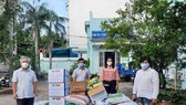 Tặng 400 túi thuốc an sinh hỗ trợ người F0 tại huyện Nhà Bè