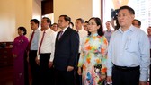 Thủ tướng và đoàn đại biểu TPHCM dâng hương, dâng hoa tưởng nhớ Chủ tịch Hồ Chí Minh