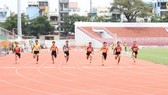 Các "chân chạy" so kè quyết liệt tại chung kết 60m nam. Ảnh: NGUYỄN ANH