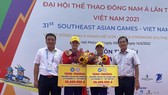 Tay chèo Hồ Thị Lý (thứ 2 từ phải sang) đã góp công vào 2 tấm HCV của đội tuyển rowing Việt Nam tại SEA Games 31