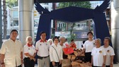 Ngoài việc tập luyện để có sức khỏe, thành viên CLB Thái Cực Đông Gia quận 3 còn cùng nhau chung tay tham gia các hoạt động thiện nguyện, giúp đỡ cộng đồng. Ảnh: NGUYỄN ANH