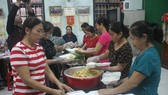 Tổ chức nấu nhiều suất ăn, đưa đến hỗ trợ người dân vùng lũ Quảng Trị
