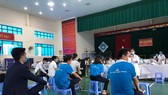 Một buổi tiêm vaccine đợt 3 tại tỉnh Quảng Nam cho các doanh nghiệp, đơn vị. 