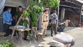 Phát hiện xe khách chở gần 400kg mỡ động vật bốc mùi hôi thối