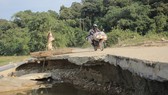 Hiểm nguy “rình rập” người dân vùng biên giới Quảng Trị sau mưa lũ