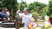 Phó Thủ tướng Thường trực Chính phủ Trương Hòa Bình dâng hương tại Thành cổ Quảng Trị
