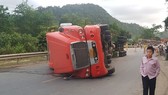 Xe đầu kéo va chạm với xe máy khiến hai người tử vong