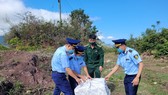 Quảng Trị: Phát hiện gần 2.000 bộ kit test Covid-19 bỏ ở khu đất trống