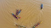Sôi nổi giải đua thuyền truyền thống kỷ niệm 115 năm ngày sinh Tổng Bí thư Lê Duẩn