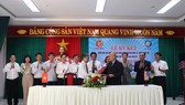 Đại diện Thành phố Cal-Nev-Ari (Mỹ) ký biên bản ghi nhớ hợp tác với huyện Cam Lộ (tỉnh Quảng Trị)