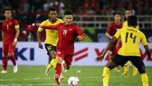 Đội tuyển Việt Nam đánh bại Malaysia tại chung kết AFF Cup 2018. Ảnh: MINH HOÀNG