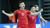 Các cầu thủ Việt Nam ăn mừng bàn thắng vào lưới Brazi. Ảnh: QUANG THẮNG