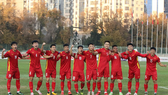 U22 Việt Nam ăn mừng bàn thắng của Thanh Minh. Ảnh: NHẬT