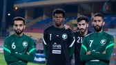 Hai thủ môn Mohammed Al Yami (số 1), Zaid Al-Bawardi (số 21) của Saudi Arabia. Ảnh: SAFF