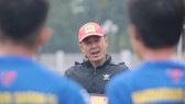 HLV Nguyễn Bảo Trung được chọn dẫn dắt Sahako FC tạm thời. Ảnh: HỮU THÀNH